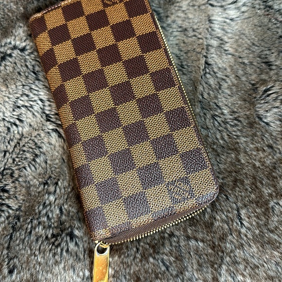 Authentic Louis Vuitton Ebene Zippy Wallet - Picture 10 of 10